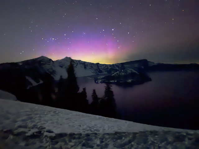 Crater Lake aurora